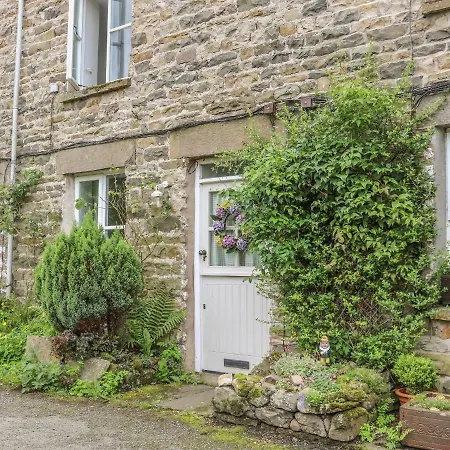 2 Farfield Row *